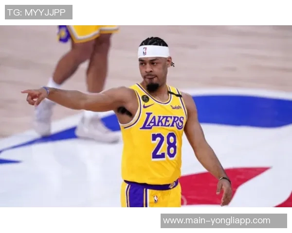 邓利维赞梅尔顿短暂出场展现价值幸福他能重返球队助力新赛季