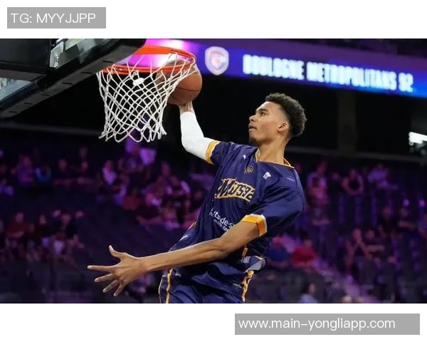 汤爹盛赞联盟顶尖防守球员文班亚马丹尼尔斯与卡马拉的卓越表现